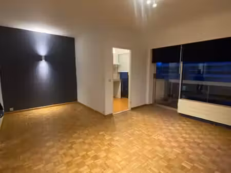 lumineux studio 35m² rénové + terrasse 6m² + cave (750€+90€)