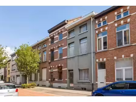 karaktervolle te renoveren woning met 3 slpkrs en tuin in...
