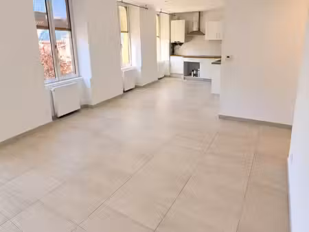 à louer appartement t3 de 65 m2 en plein centre-ville de l