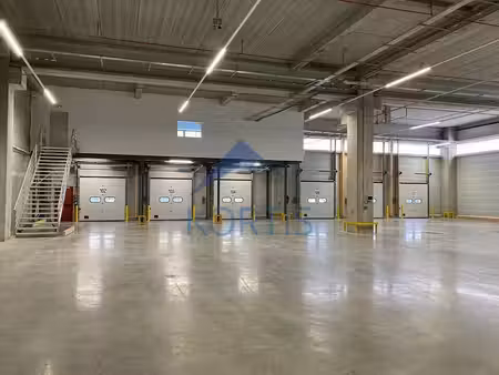 location entrepôt 2123m² à 2198m²