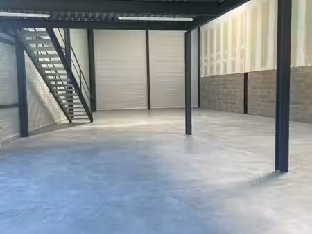 location local d’activités savigneux 01480 240m²