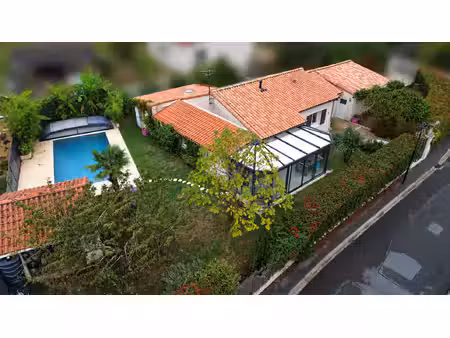 vente maison 8 pièces  120.00m²  la chapelle