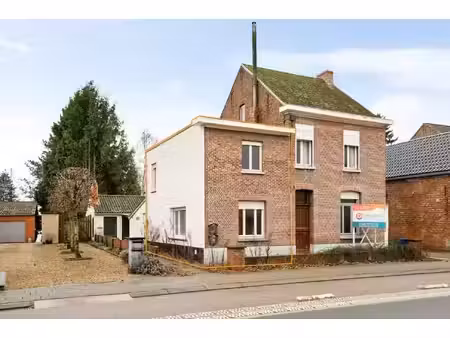 te renoveren woning met 2 slpkrs te beerzel