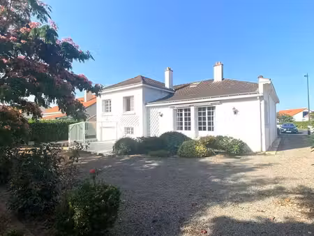 maison 4 chambres - 6 pièces -130 m² - 44680 sainte pazanne - budget 330 000 hai