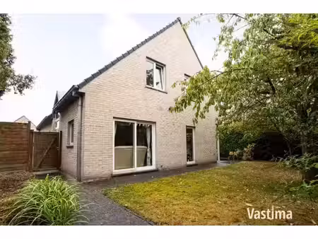 ruime en instapklare villa met 4 slaapkamers en dubbele garage in doodlopende straat
