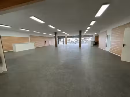 vente commerce angers 49100 720m²