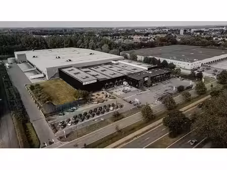 magazijn met kantoor te huur op logistieke site te bornem