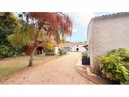vente maison 3 pièces  92.50m²  bercloux