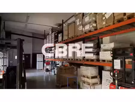 location local d'activités st laurent du var 1 700 m²