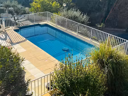 villa avec appartement t2 et piscine - carcès