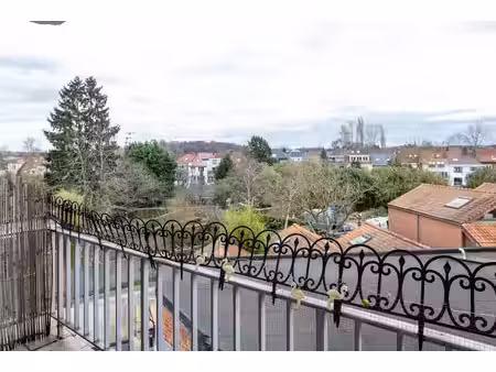 ruim appartement met 2 slaapkamers en balkon