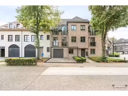 ruim en energiezuinig gelijkvloers appartement (101 m²) met garage op toplocatie in schild