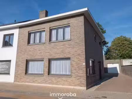 praktische woning met 3 slaapkamers  garage  veranda en leuke tuin in centrum wontergem