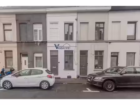 instapklare  centraal gelegen woning met 3 slaapkamers en gezellig tuinterras (elektricite