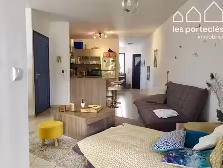 appartement t3 avec varangue et parking  saint-paul centre - libre