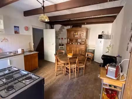 maison de village à laval-roquecezière (12380)