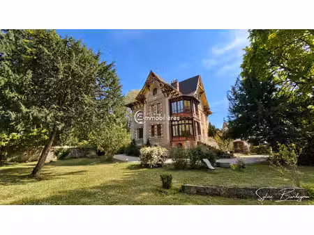 nouveauté - lons-le-saunier (39000) - quartier recherché - appartement t5 de 129 m² avec 8