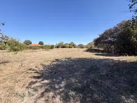 terrain à bâtir de 774 m2 cadre calme et préservé  proche