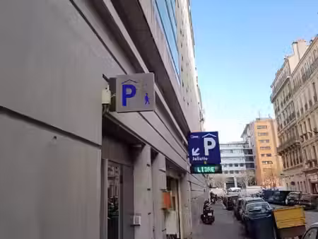 vente parking à marseille 2ème (13002)  14 300 €