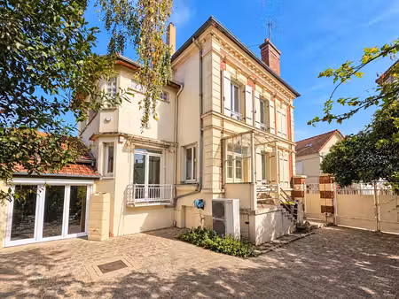 vente maison 9 pièces  207.00m²  les mureaux