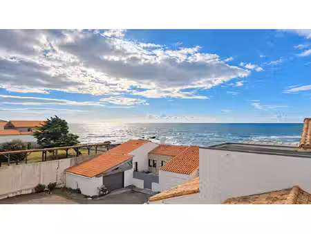 vente maison 7 pièces  196.00m²  les sables