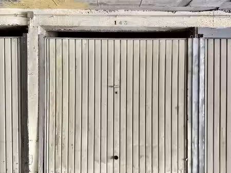 nice madeleine à vendre – lot de 2 garages loués