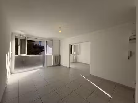 location appartement 4 pièces 63m² sete 34200