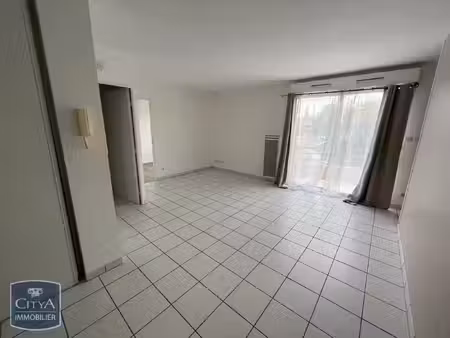 appartement à louer 2 pièces 54.9 m² - saint-michel (16) - 590€