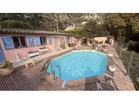 petite maison individuelle avec piscine - la turbie