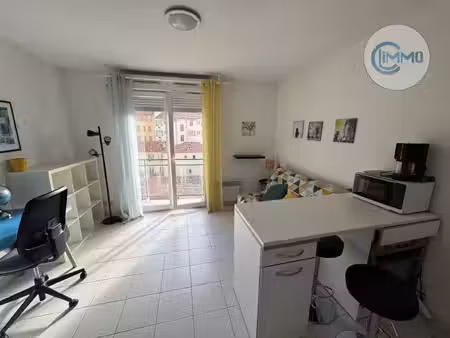 location nice  studio meublé situé quartier saint jean d'angely