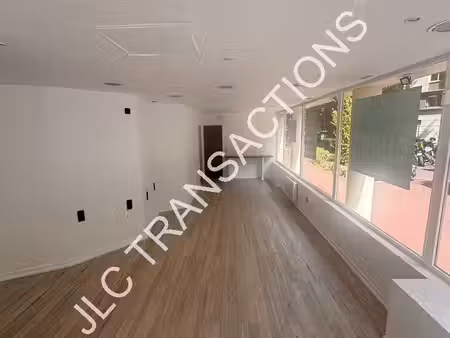 location commerce issy-les-moulineaux 92130 57m²