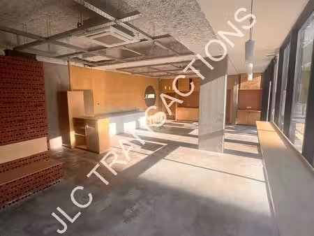 location commerce pantin 93500 172m²
