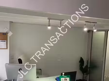 location commerce paris 75018 28m²