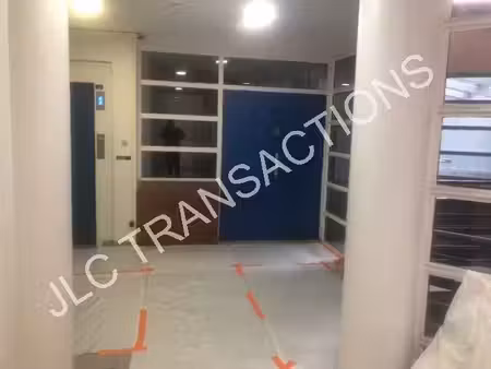 location commerce paris 75017 132m²