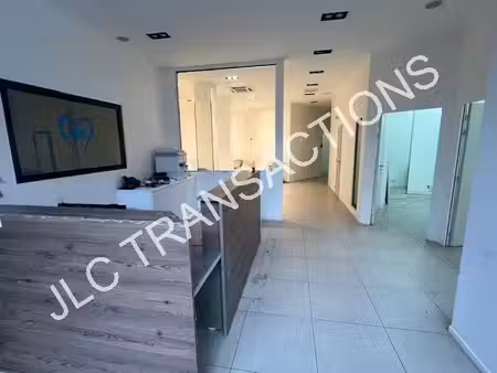 location commerce romainville 93230 390m²