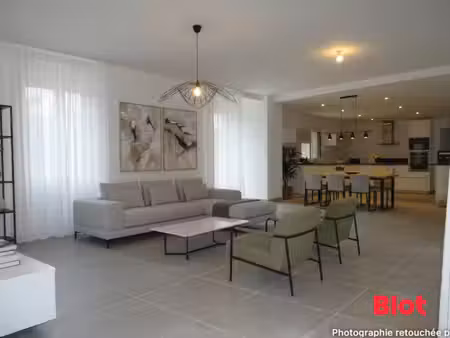 location maison 7 pièces 230m² pace 35740