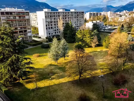 appartement de standing au dernier étage avec ascenseur