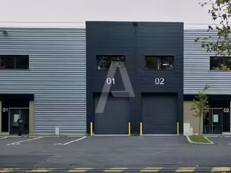 location entrepôt buc 78530 290m² à 621m²