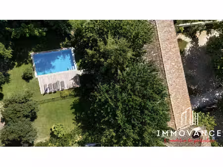 mas authentique t8 de 335m² avec piscine