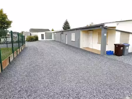 bel entrepôt d'environ 300 m2 sur une parcelle de terrain de