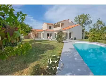 saujon centre- maison familiale rénovée avec piscine
