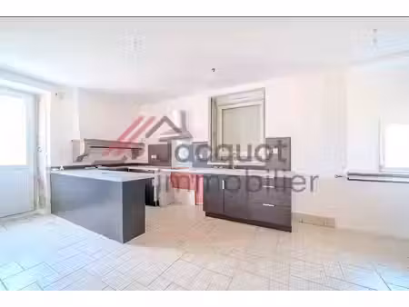 location maison 5 pièces 142.5 m² à trenal (39570)  730 €