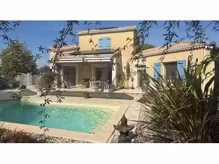 villa d’exception en exclusivité avec piscine et jardin sans vis-à-vis