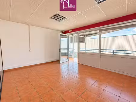 location local professionnel 35m² baie mahault 97122