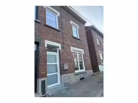 maison à louer à rue puissant d'agimont jumet (vbe79022)