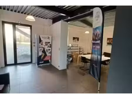location - commerce 155 m