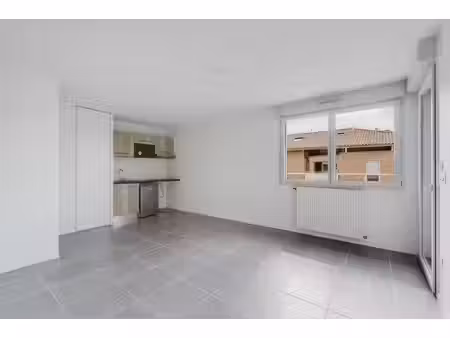 en exclusivité ! à vendre appartement t2 de 41 40 m2 au 3e e