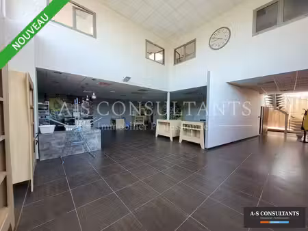location local commercial