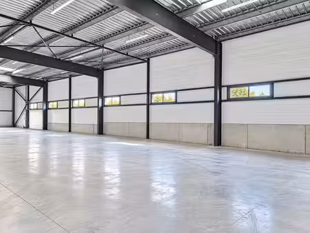 location local commercial