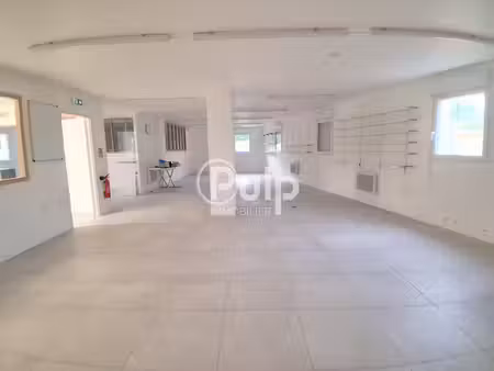 location local commercial